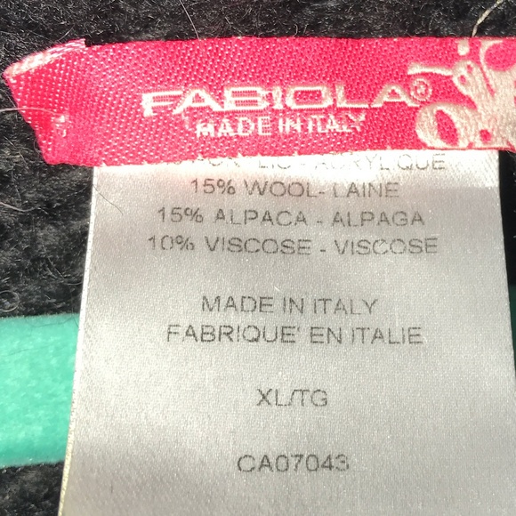 Fabiola Sweater. Super soft! Rounded Bottom Back - Picture 4 of 4